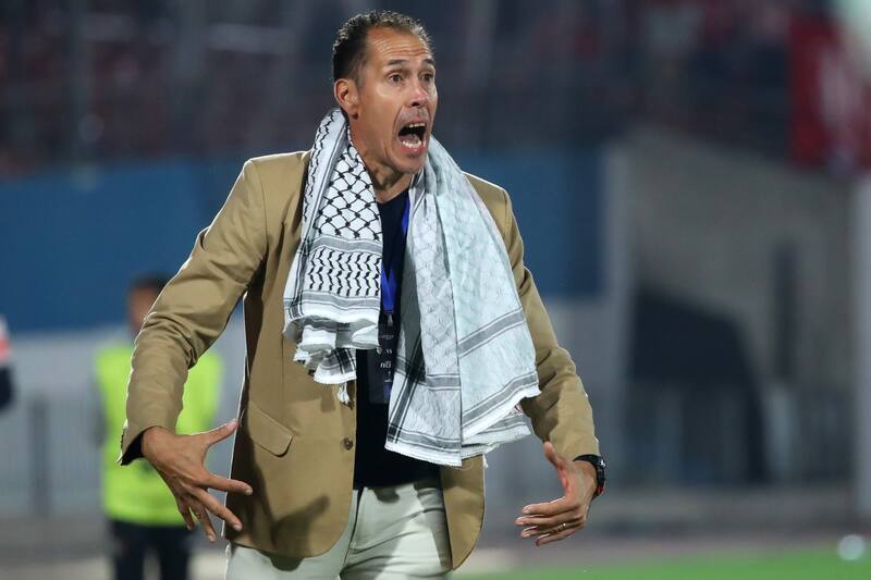 El entrenador de los árabes, Lucas Bovaglio.