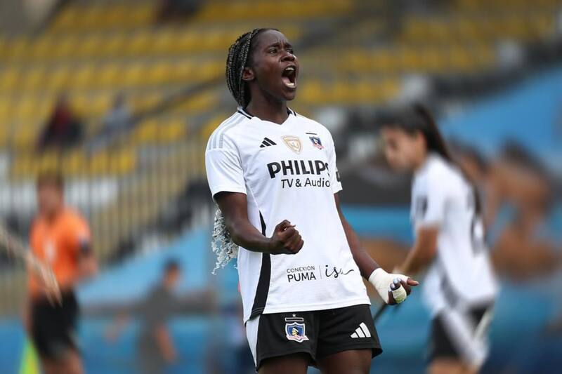 Con gol de Mary Valencia salvó la campaña perfecto y dio el primer golpe en semifinales. Foto: Instagram @colocolofemenino.