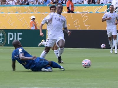Su primera polémica en el Mundial de Clubes: Vinicius recibió tarjeta amarilla por esta simulación