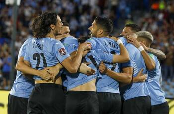 Junten miedo: esta es la lista de reservados desde el extranjero de Uruguay para enfrentar a La Roja