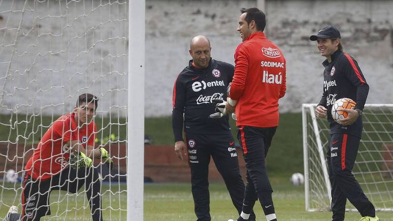 Ovalle trabajó con Bravo como el titular de la Selección mientras dirigía Juan Antoni Pizzi