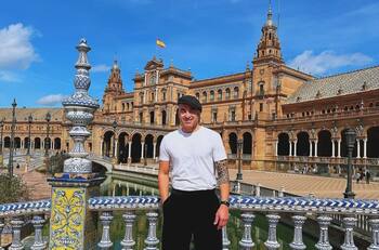 Llegó como crack a la UC y se fue como uno de los más criticados: ahora puso un restorán en España