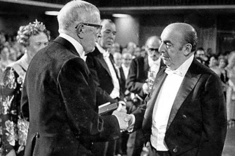 Neruda es el segundo poeta nacional en recibir el Nobel de Literatura, después de Gabriela Mistral.