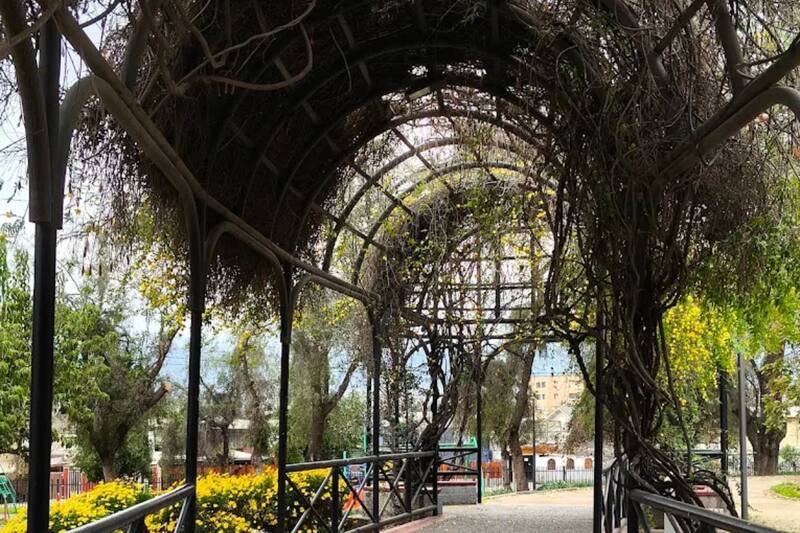 Está ubicado a pasos de la estación de metro Pedrero (L5).
Créditos: Google Maps.