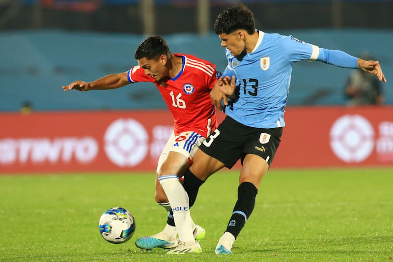 Nayel Mehssatou tuvo un pésimo rendimiento ante Uruguay (Foto: Aton)