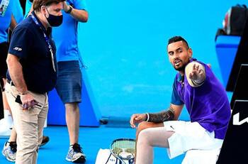VIDEO | Nuevo día de furia: Nick Kyrgios no aguantó una sanción y rompió su raqueta en el Miami Open