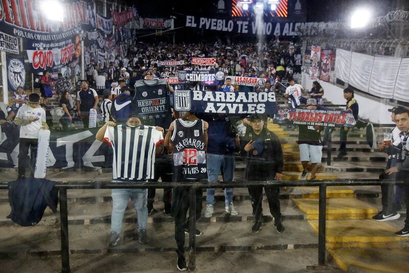 Barra Alianza Lima vs Colo Colo. Agencia Aton