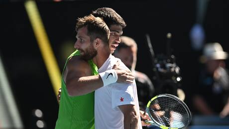 VIDEO | Se terminaron riendo: el puntazo de Alcaraz y Moutet en el Australian Open