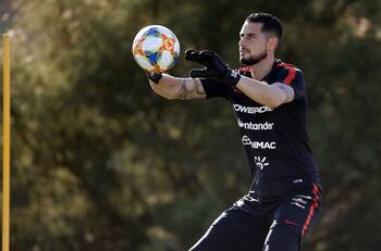 Gabriel Arias recibió espectacular regalo de dos seleccionados argentinos que pasaron por Racing