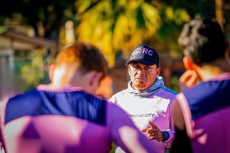 El entrenador y exfutbolista abordó la situación del polémico delantero. Foto: @sancityfc en Instagram.