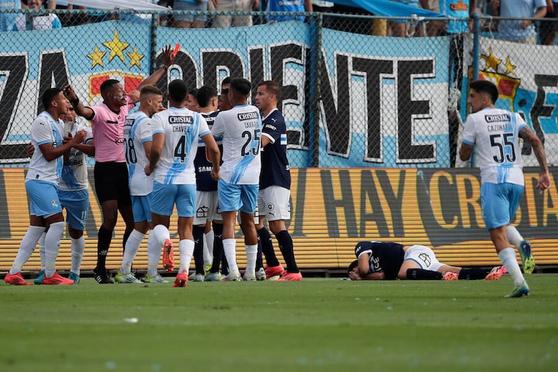 se llevó todas las críticas de los hinchas de la UC. Foto: Aton.