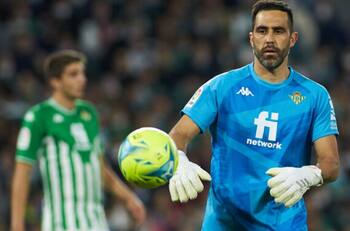 "Claudio Bravo ya está para jugar": en España adelantan la gran decisión que se le viene a Manuel Pellegrini