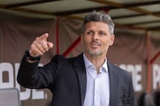 Buscando jugadores: Fernando Ortiz fue a ver a La Roja y hoy estuvo presente en este partido