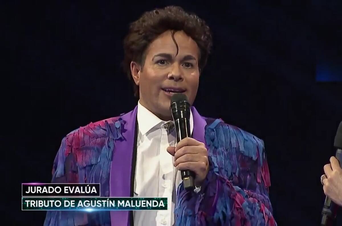 "Me decían que no fuera tan payaso": Pastelito imitó la aparatosa caída que sufrió Juan Gabriel en pleno concierto