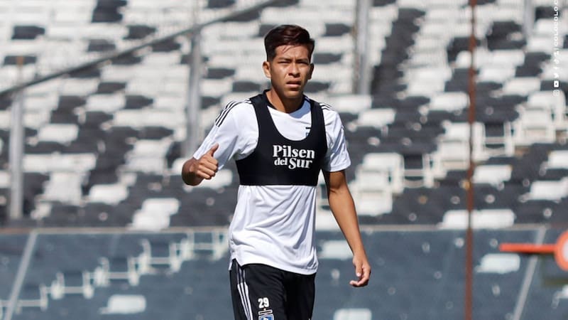 Ervin Vaca con la camiseta de Colo Colo.