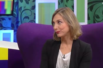 "Me invitaba a que fuera al hotel": Jenny Cavallo contó coqueteo que recibió de famoso artista que estuvo en el Festival de Viña