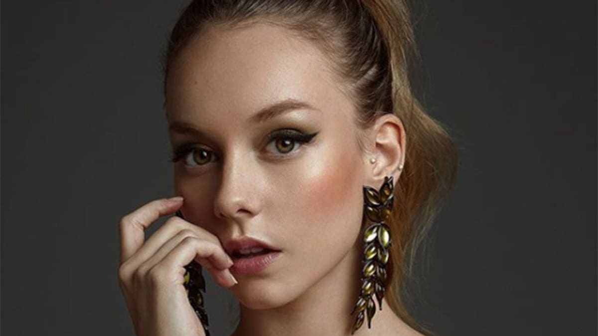 Ester Expósito posó para revista "In Style España" y deslumbró con su belleza