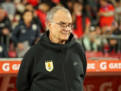Bielsa se emociona al hablar de Chile y apoya a Harold Mayne-Nicholls rumbo a La Moneda