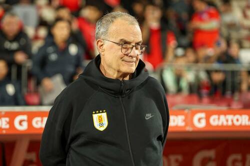 Bielsa se emociona al hablar de Chile y apoya a Harold Mayne-Nicholls rumbo a La Moneda