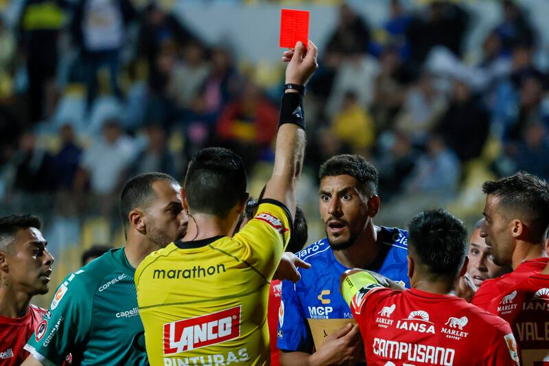 El defensa y una nueva expulsión en el Campeonato Nacional.