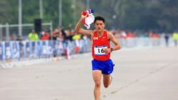Notable: Hugo Catrileo clasificó al Maratón de París 2024 y se suma al Team Chile