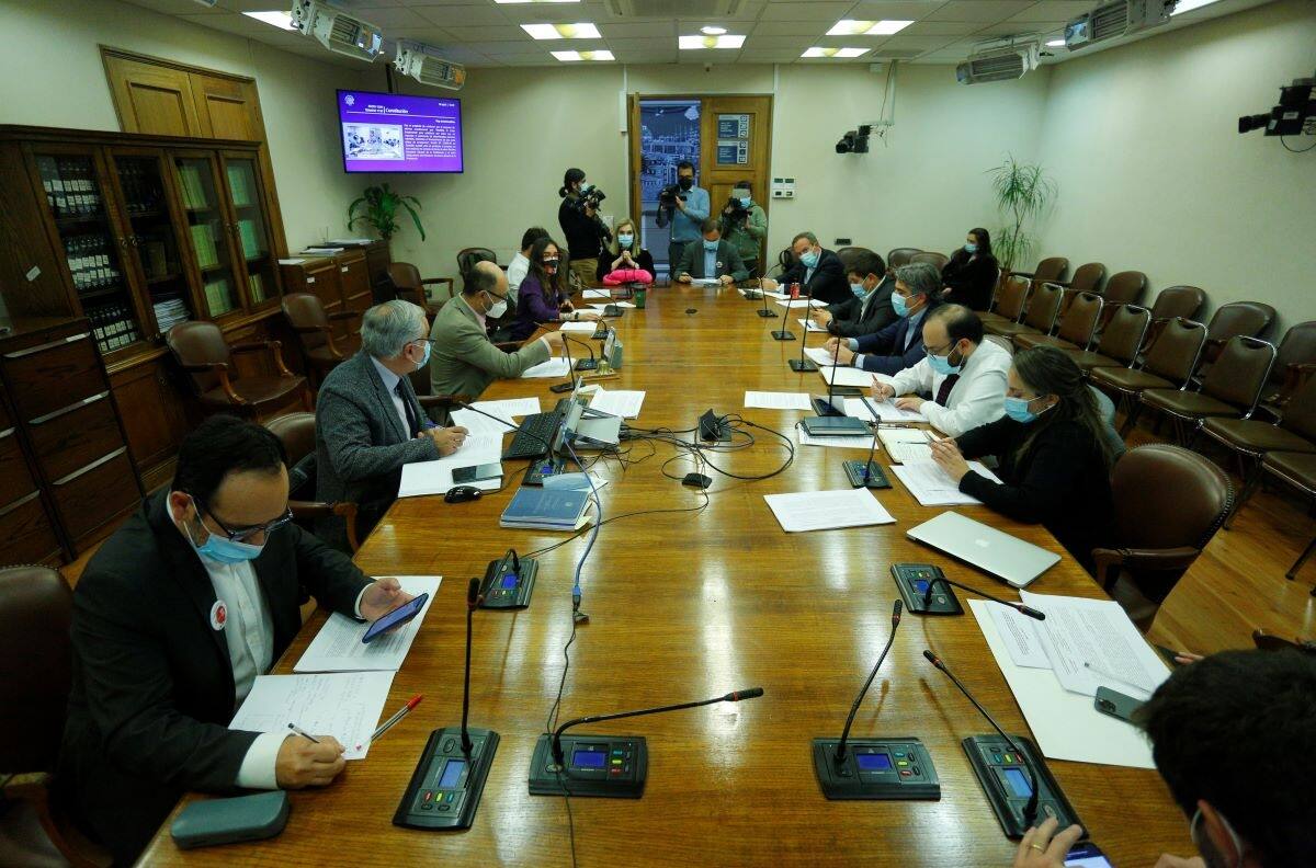 Impuesto a los súper ricos: Comisión aprobó ampliar proyecto e incluir empresas con grandes ingresos
