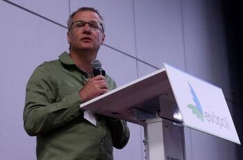 ¿Qué dice el texto? Felipe Kast insiste que nueva Constitución deja abierto aborto hasta los 9 meses