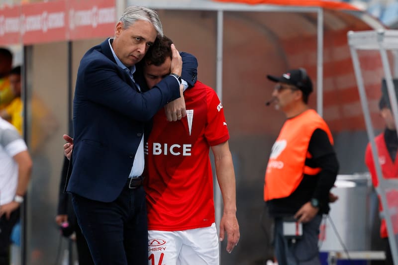 Agustín Farías salió reemplazado en Universidad Católica.