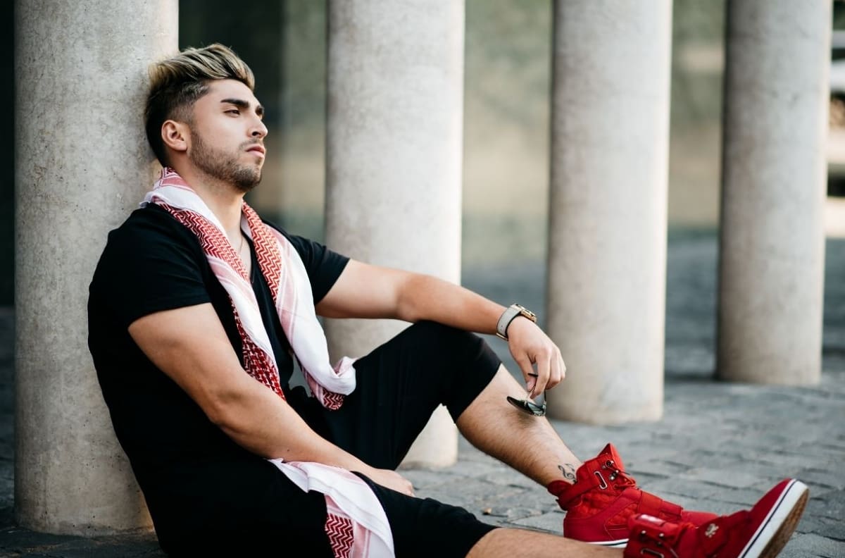 El cantante chileno Alexx1 fue sorprendido por J Balvin en el lanzamiento de su nueva canción