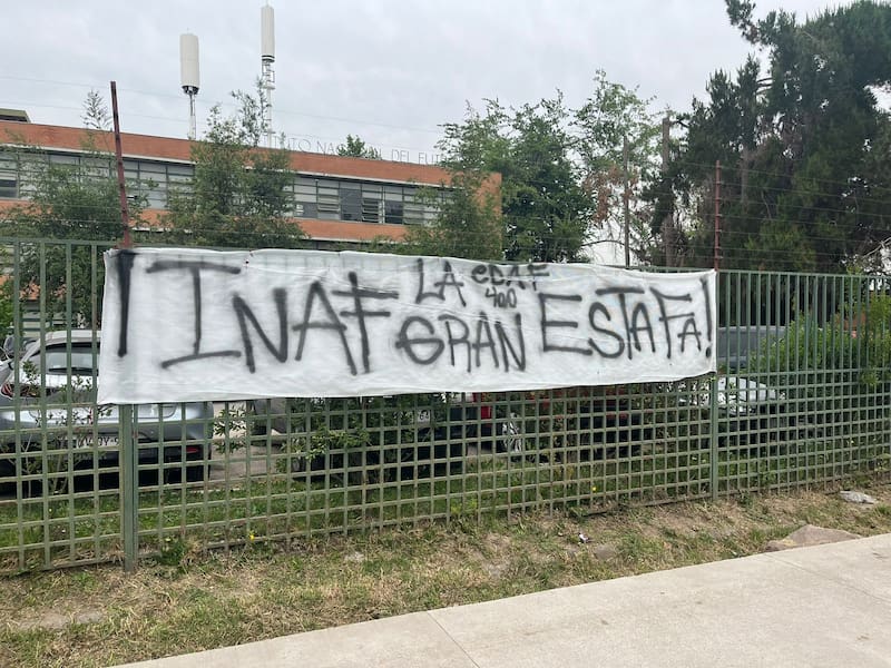 Estudiantes se toman la sede de la INAF.