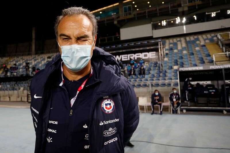 Marzo de 2021, el DT uruguayo debuta en la Selección en un amistoso contra Bolivia en El Teniente. Fue también el inicio del proceso de captación de Francis Cagigao.