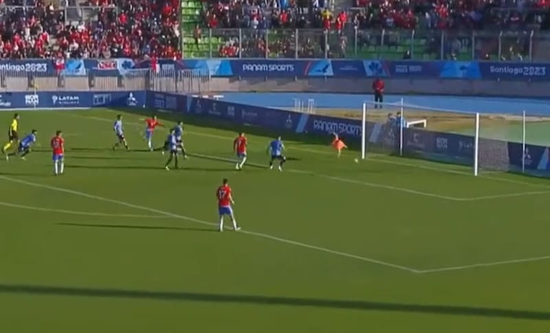 convirtió el 1-0 ante Uruguay gracias a Alexander Aravena.