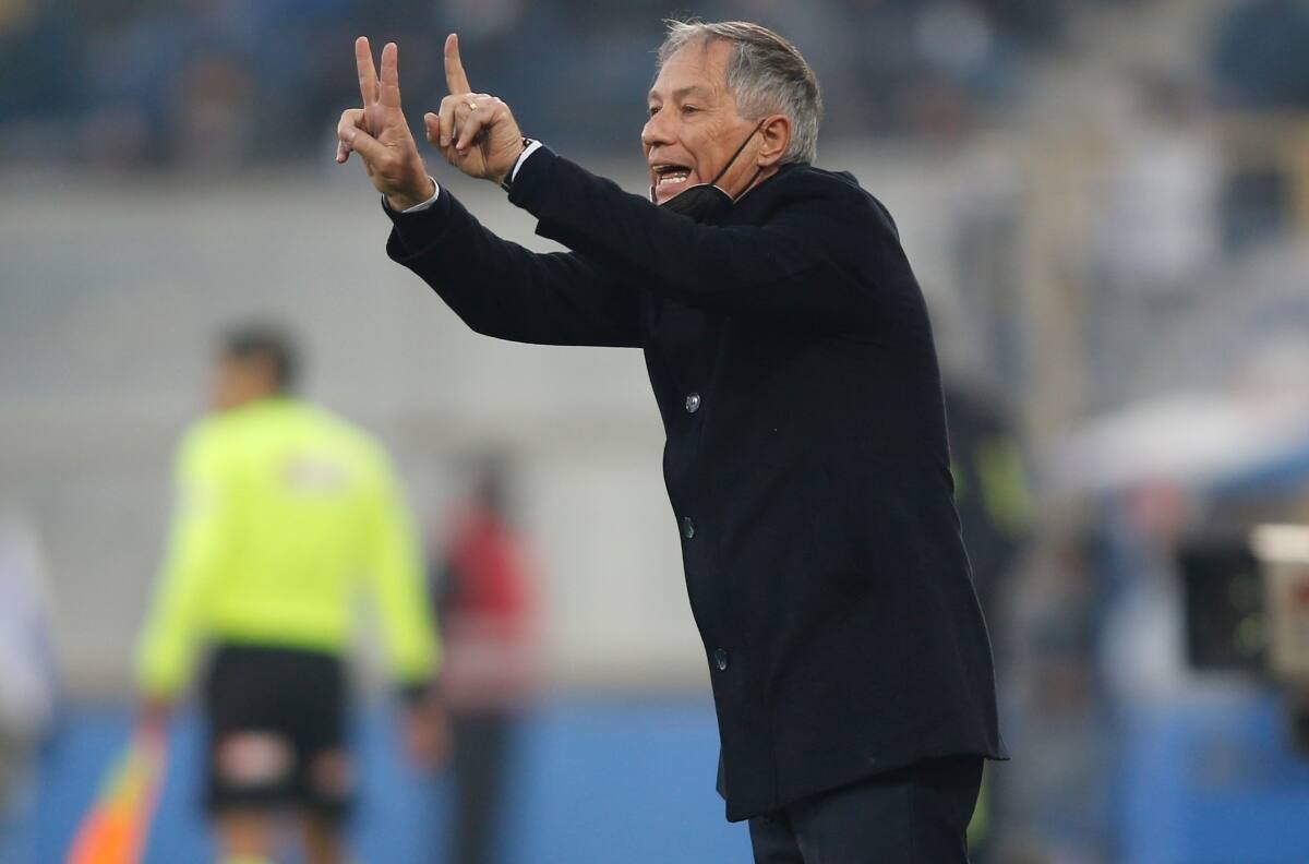 Ariel Holan y su satisfación por debut de joven canterano en la UC: "Que vaya evolucionando"