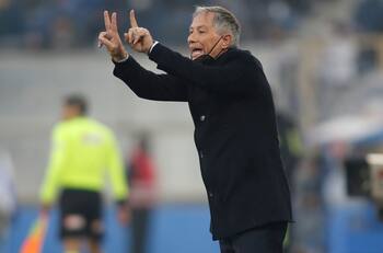 Ariel Holan y su satisfación por debut de joven canterano en la UC: "Que vaya evolucionando"