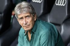 Manuel Pellegrini “retó” a la hinchada del Betis por pifias a figura del equipo