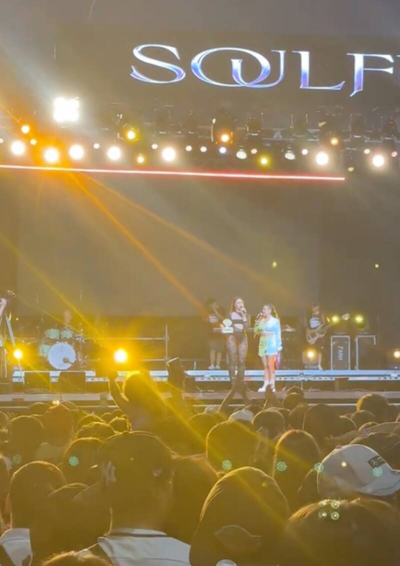 La artista sufre feroz pifiadera.