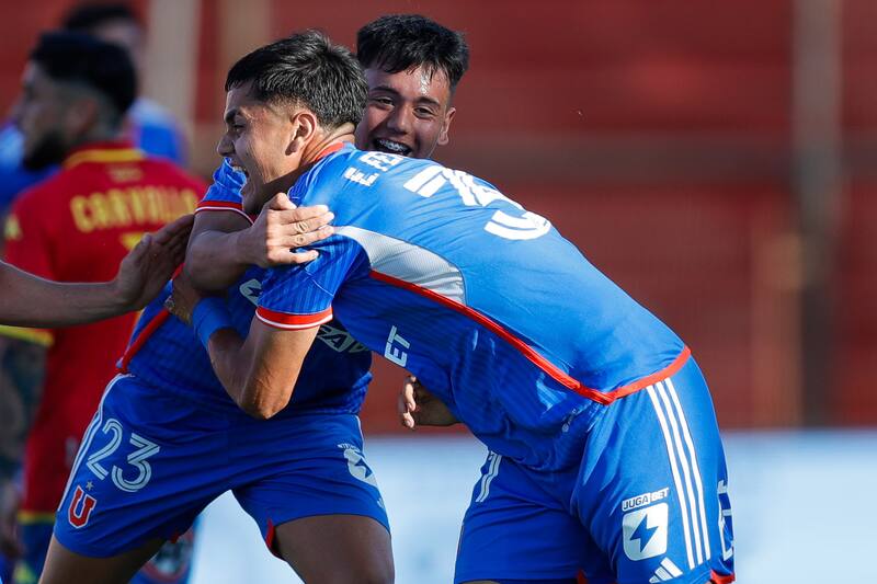 asegura con contrato profesional a dos joyas de su cantera.
Marcelo Hernandez/Photosport