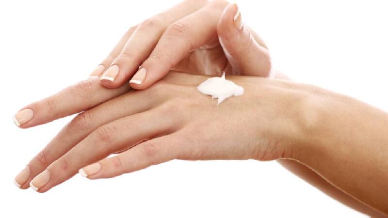 Con este remedio no tendrás manchas en las manos (Foto: Freepik).