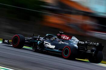 Golpe en la disputa del Mundial de Fórmula 1: Lewis Hamilton fue descalificado en el Gran Premio de Brasil