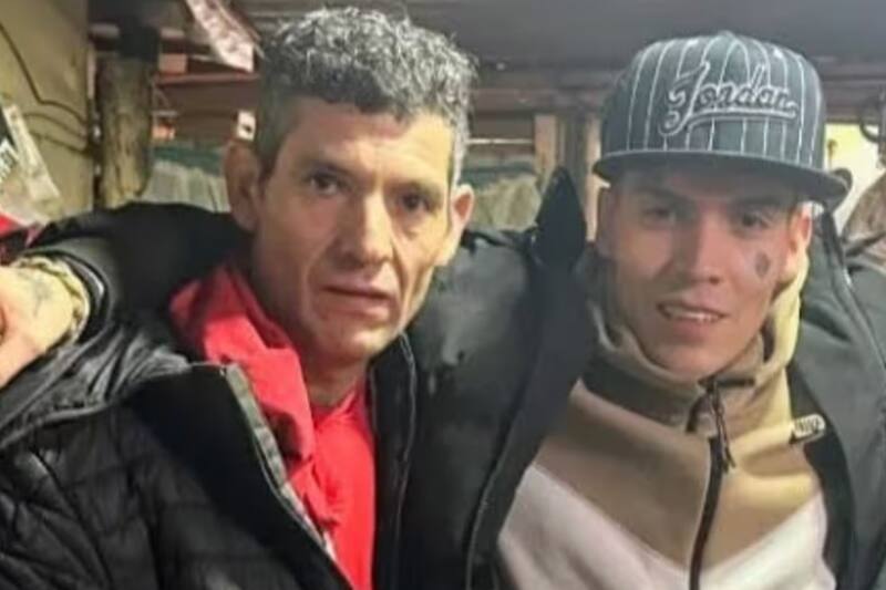 apoyó a su padre en este difícil momento.