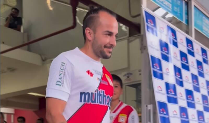 Mathías Vidangossy fue presentado en Curicó Unido.