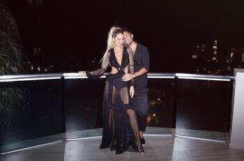 Coté López y Luis Jiménez desataron la locura en multitudinaria inauguración de la nueva tienda de la empresaria