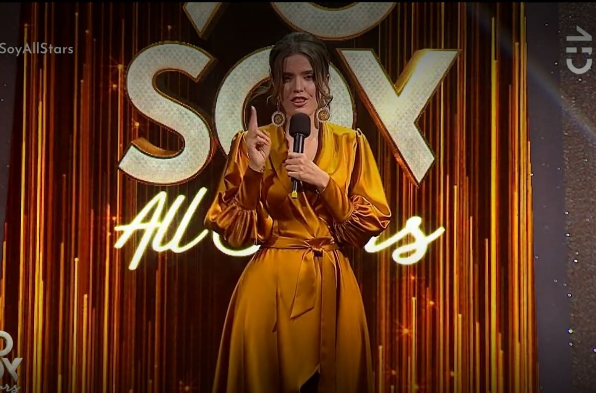"Parece una muñequita": Millaray Viera fue elogiada por llamativo vestido de color dorado durante su animación en "Yo Soy All Stars"
