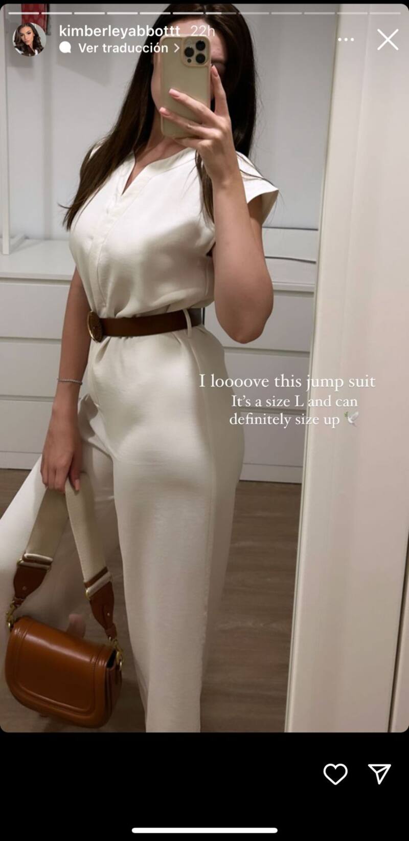 Kimberley Abbott modelando.