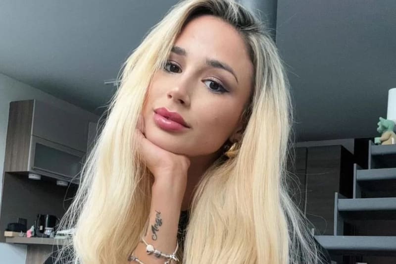 La influencer ha sido captada con exchico reality.