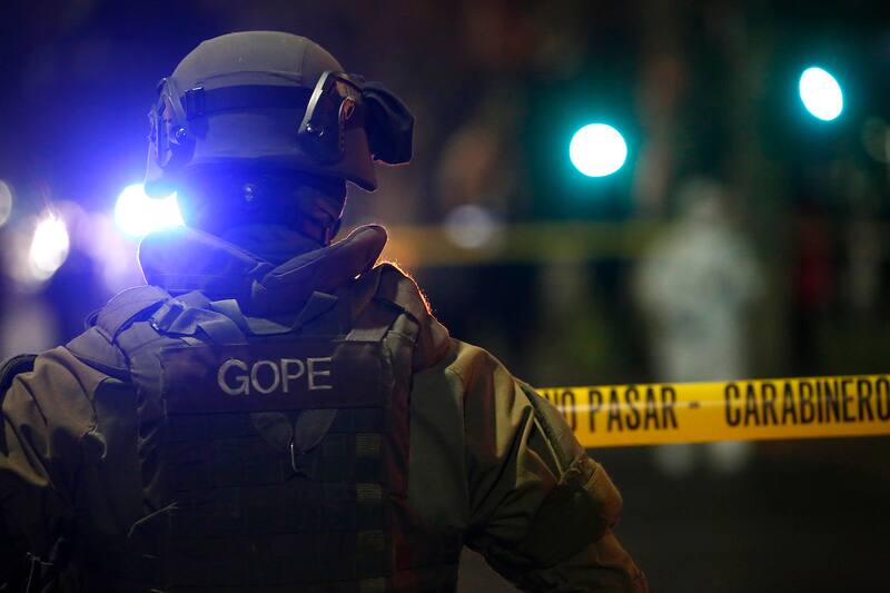 En Avenida Matta con Arturo Prat comuna de Santiago, fue asesinado el cabo de Carabineros, Daniel Palma. (Foto: Agencia Aton)