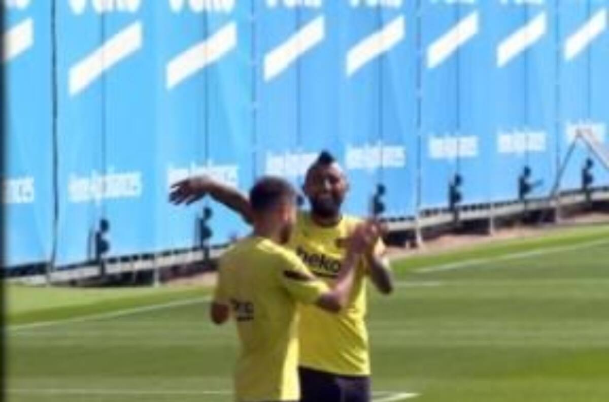 Los dos golazos de Arturo Vidal en el entrenamiento del Barcelona