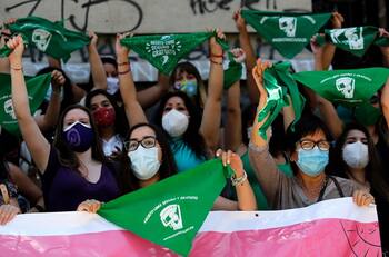Convergencia Social realizó "Pañuelazo" feminista en apoyo al proyecto de despenalización del aborto