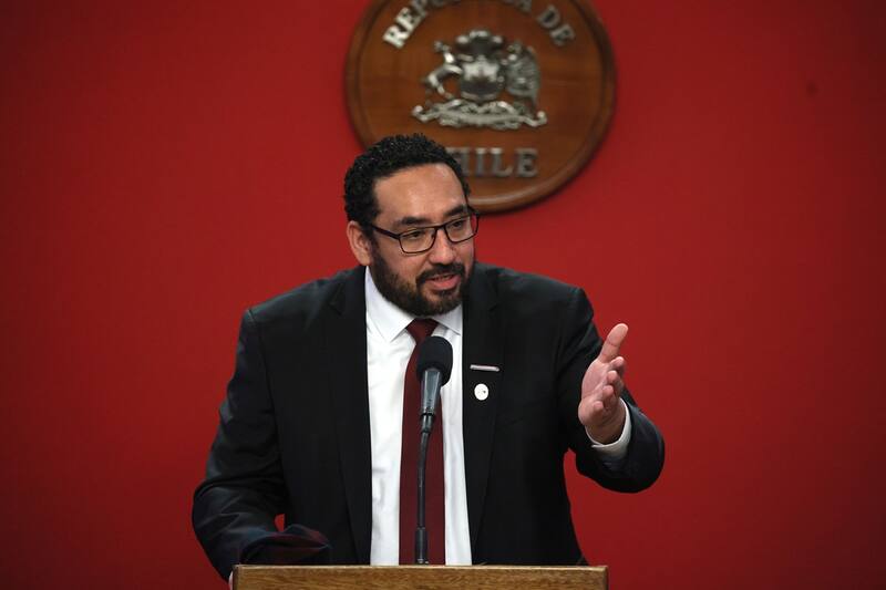 Ministro Cataldo presentó los avances del proyecto que finaliza el CAE.