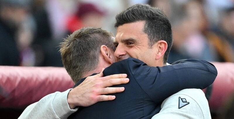 Thiago Motta abrazando a Daniele de Rossi tras el AS Roma vs Bologna FC